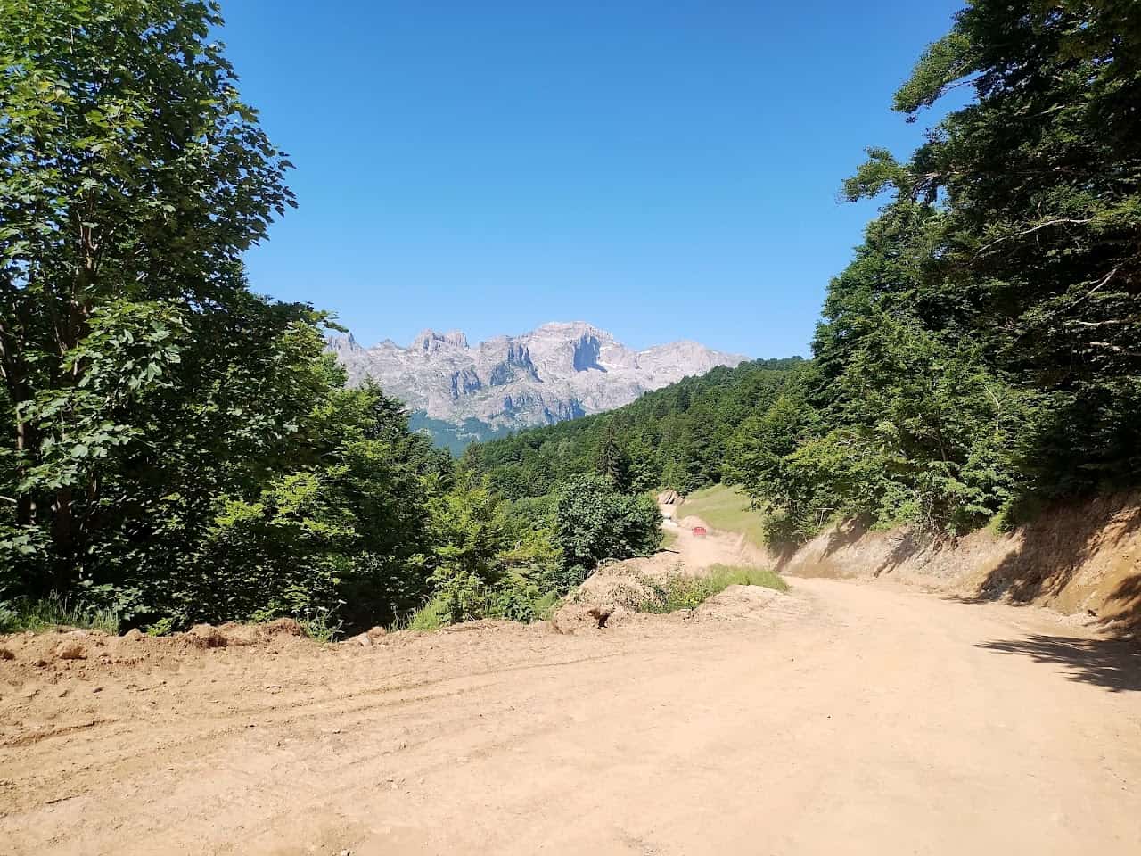 Etappe 2 Wandeling Valbona Cerem grindpad